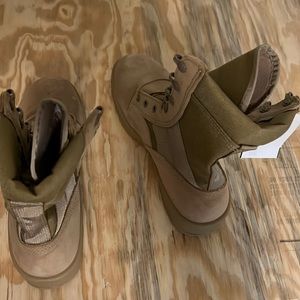 Military boots for women